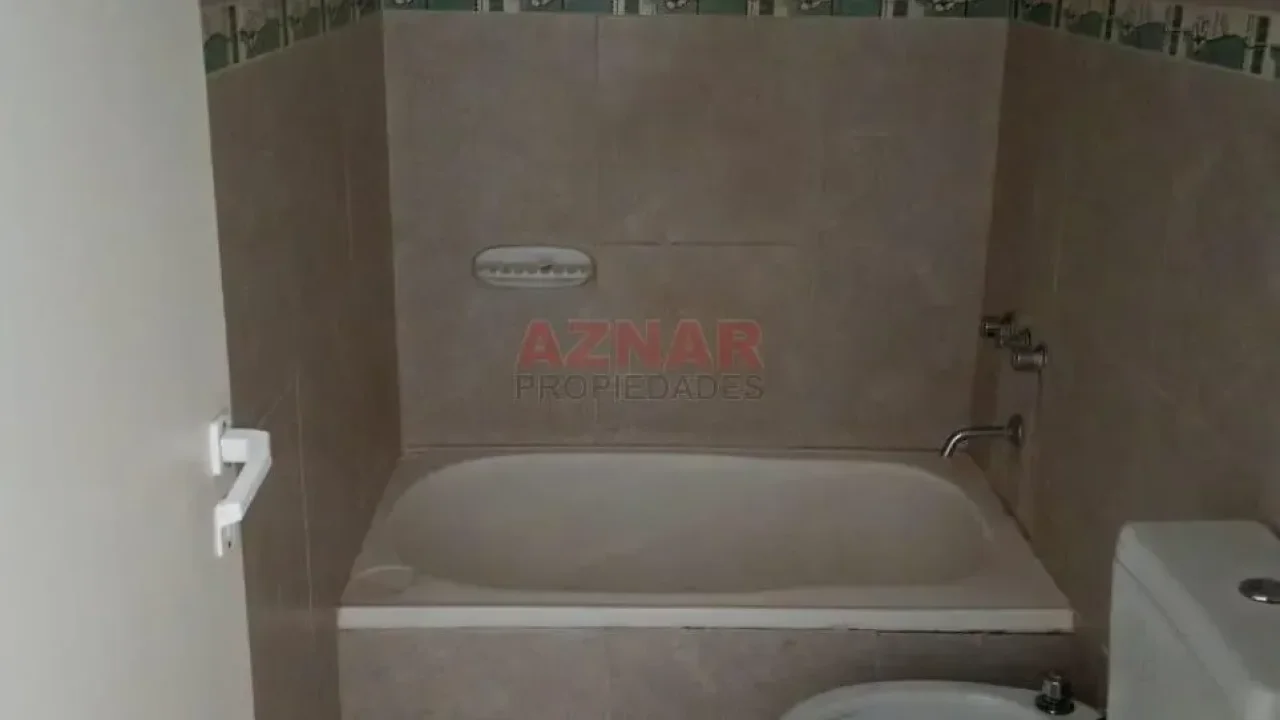 Departamento en alquiler en 12 de Octubre N° 1235 e/ Alsina y Mitre