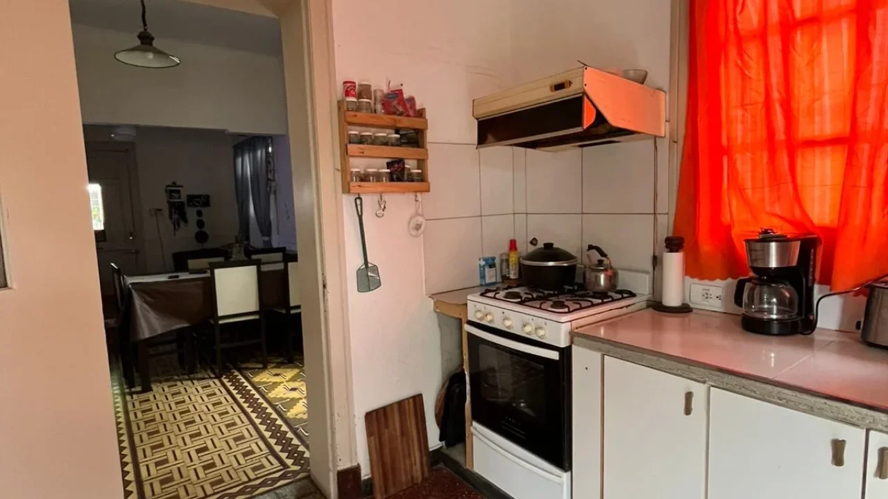 Casa en Alem al 1565 e/Brandsen y Quiroga