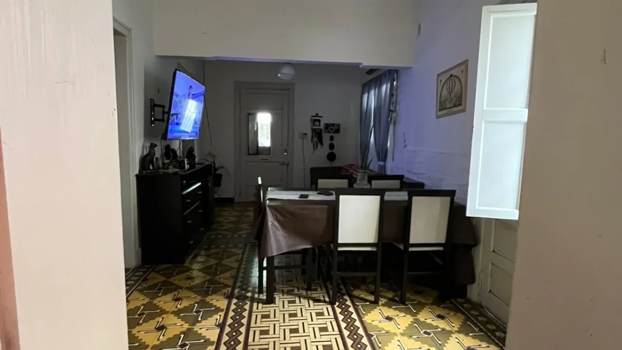 Casa en Alem al 1565 e/Brandsen y Quiroga