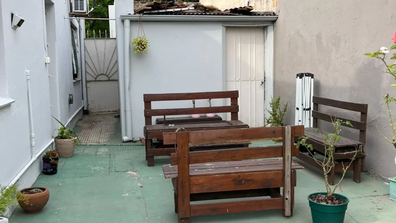 Casa en Alem al 1565 e/Brandsen y Quiroga