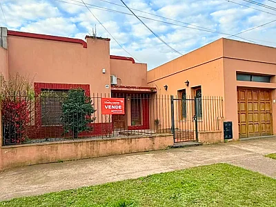 EN VENTA ➡️ CASA CENTRICA