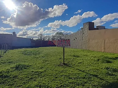 Terreno en Venta en calle Esperanza N°1050 e/ San Martin y R. Escalada