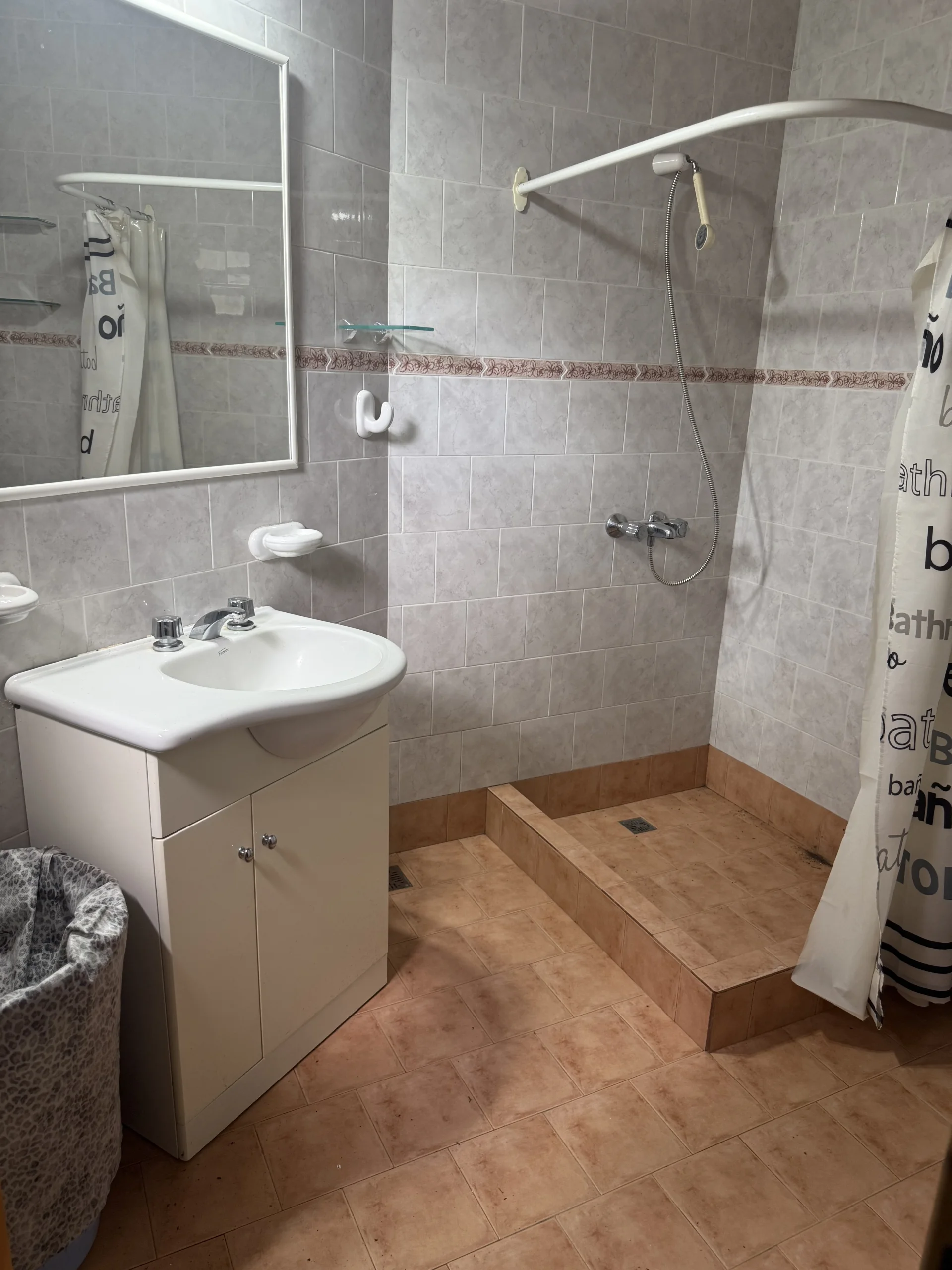 Quinta Barrio Las Escondidas- Alquiler permanente