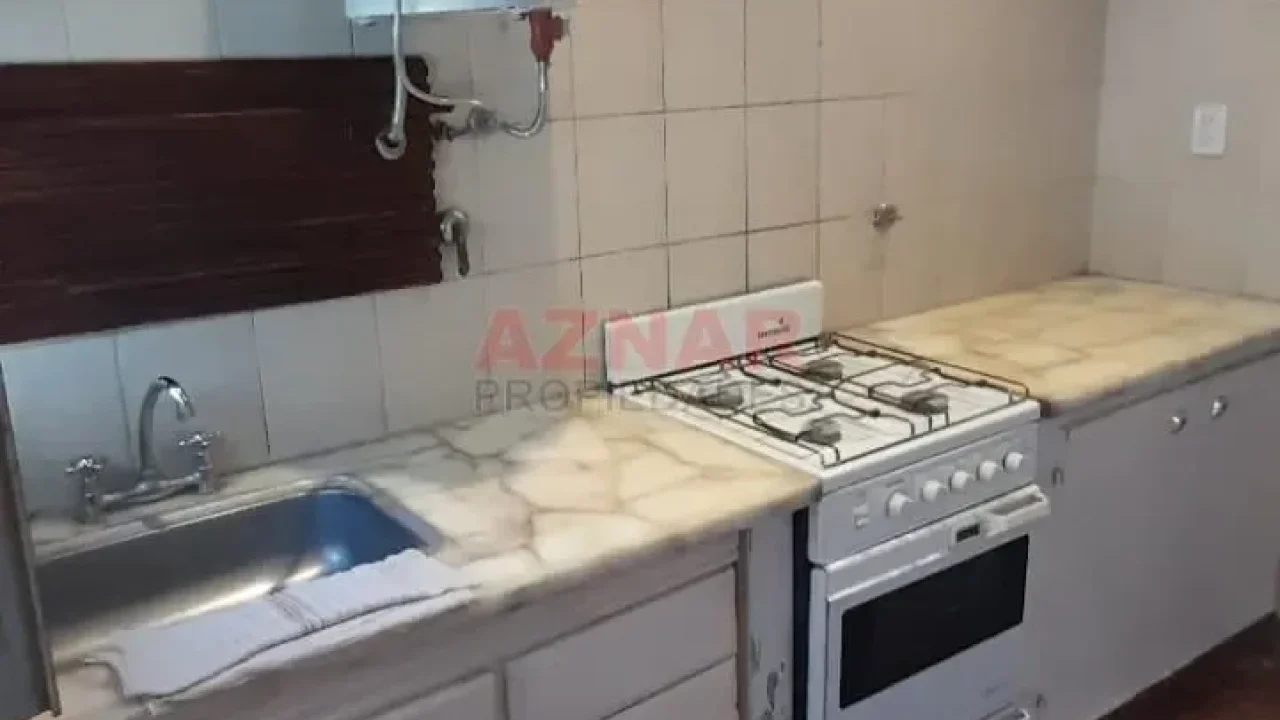 Casa en alquiler en Sarmiento N° 1739 ¨A¨ e/ Maroni y Laprida