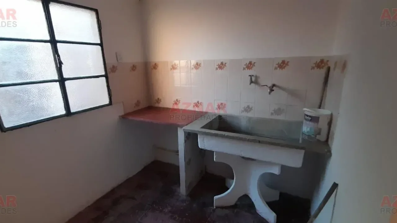 Casa en alquiler en Sarmiento N° 1739 ¨A¨ e/ Maroni y Laprida