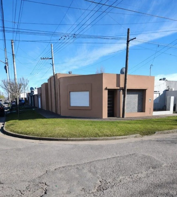 CASA EN VENTA LAVALLE Y SALTA