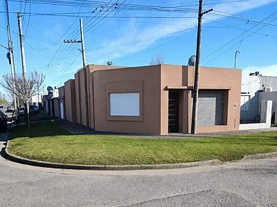 CASA EN VENTA LAVALLE Y SALTA