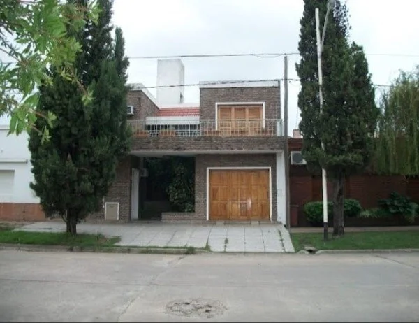 CASA EN VENTA EN 12 DE OCTUBRE 1523