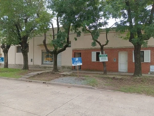 CASA EN VENTA CON LOCAL