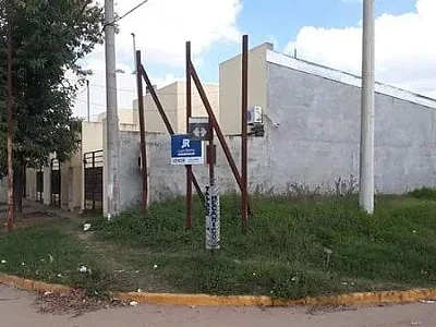 TERRENO EN 12 DE OCTUBRE Y JUAN MANUEL DE ROSAS