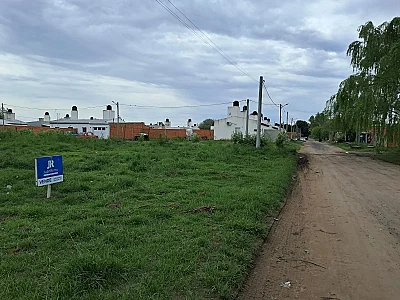 LOTE EN BARRIO LAS VIOLETAS