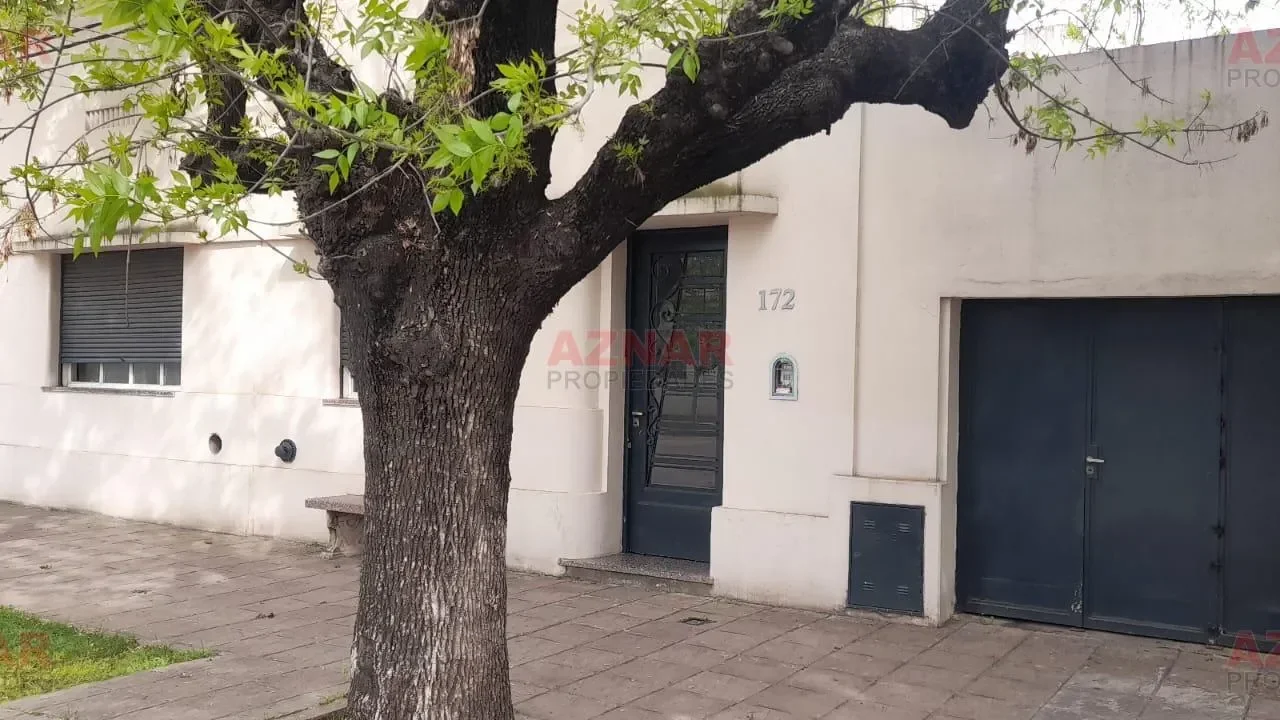 Casa en venta en Suarez N° 172 e/ Pellegrini y Belgrano