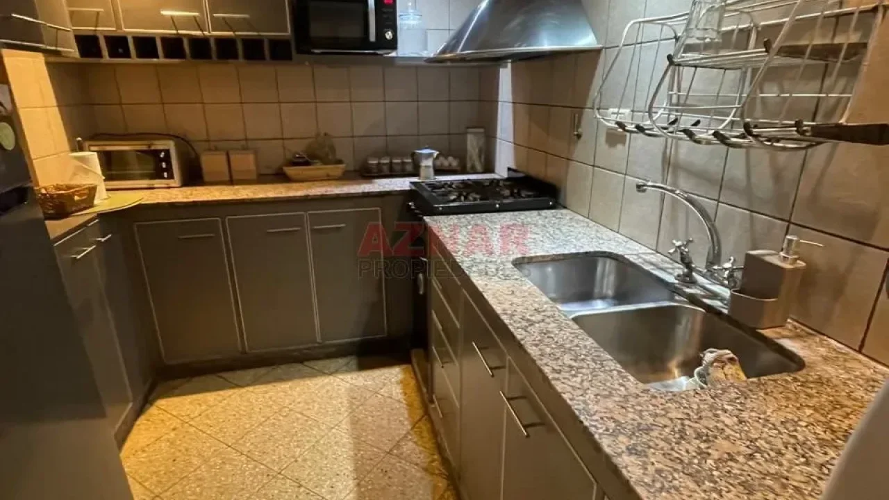 Casa en venta en Suarez N° 172 e/ Pellegrini y Belgrano