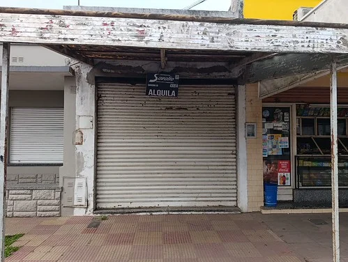 LOCAL CON BAÑO