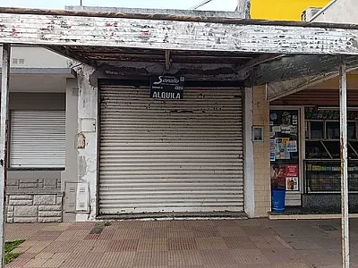 LOCAL CON BAÑO