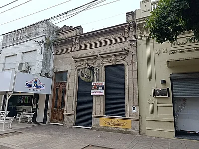 LOCAL Y CASONA C/ PILETA - 50 MTS DE FONDO -