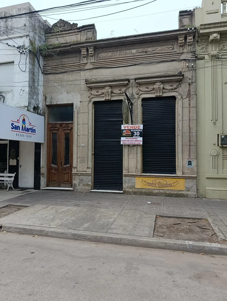 LOCAL Y CASONA C/ PILETA - 50 MTS DE FONDO -