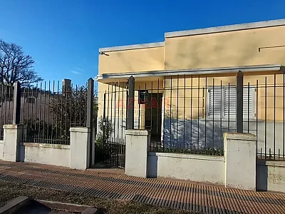 Casa en venta en Soldado Argentino N° 180 e/Av. Quintana y Güemes- MECHITA