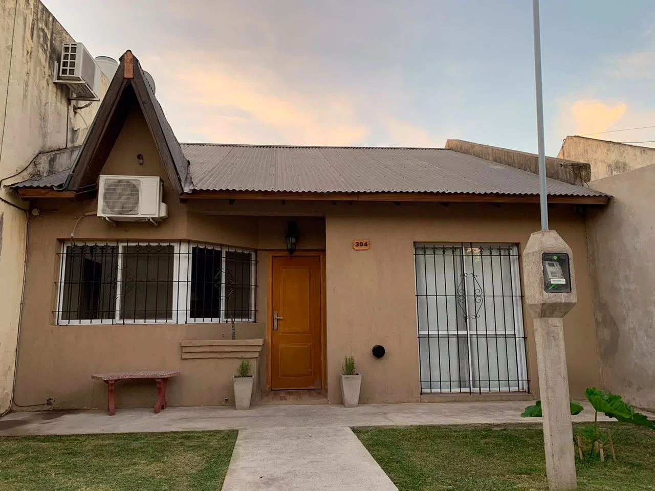 VENTA | CASA EN EXCELENTE ESTADO + DEPARTAMENTO