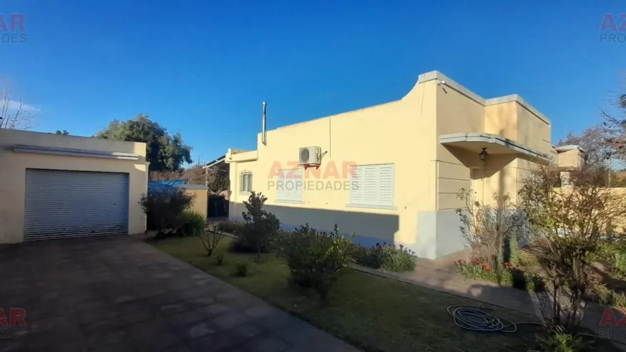 Casa en venta en Soldado Argentino N° 180 e/Av. Quintana y Güemes- MECHITA