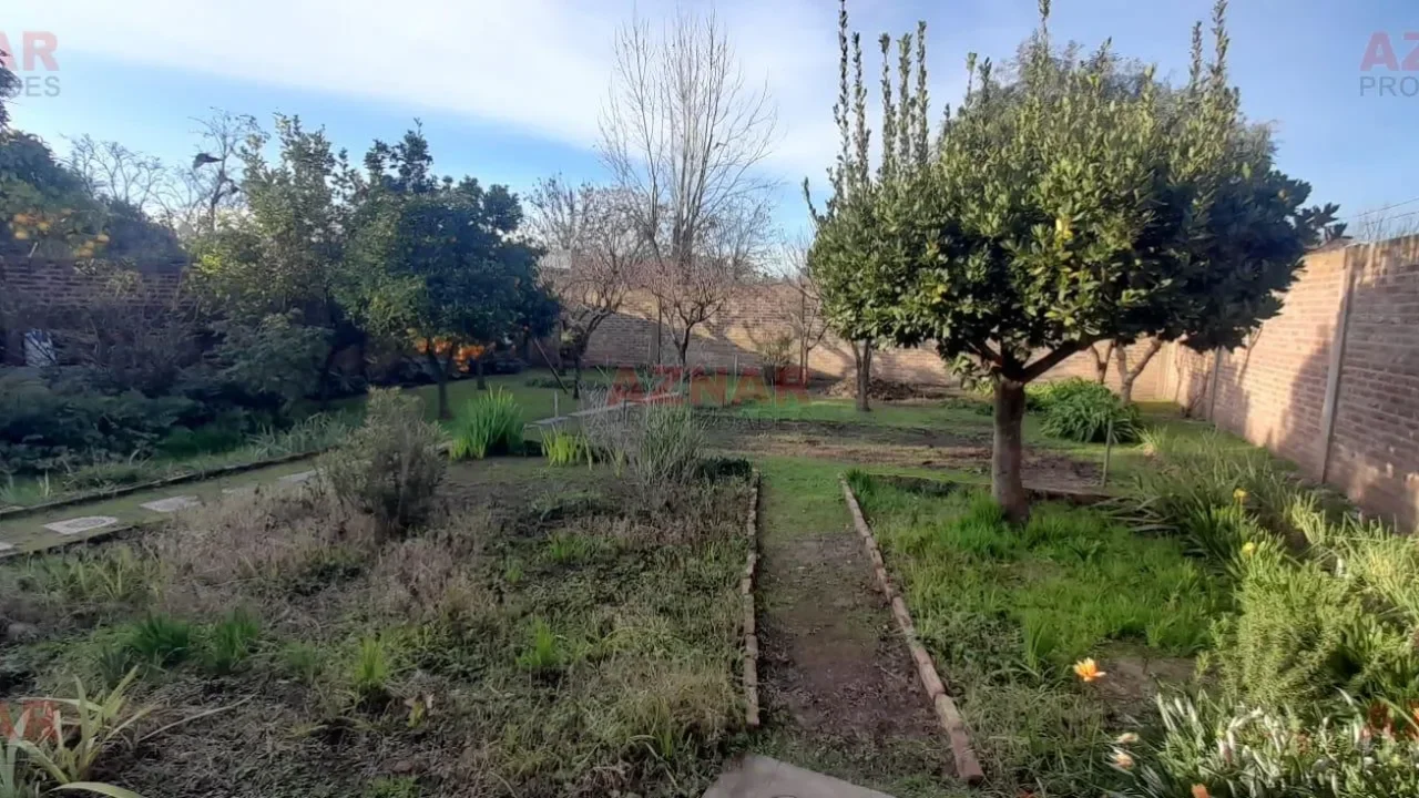 Casa en venta en Soldado Argentino N° 180 e/Av. Quintana y Güemes- MECHITA