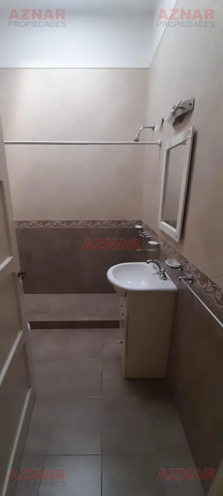 Casa en venta en Soldado Argentino N° 180 e/Av. Quintana y Güemes- MECHITA