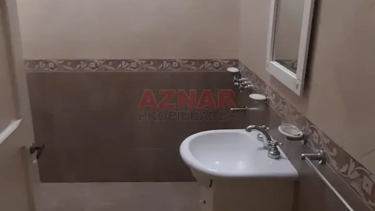 Casa en venta en Soldado Argentino N° 180 e/Av. Quintana y Güemes- MECHITA