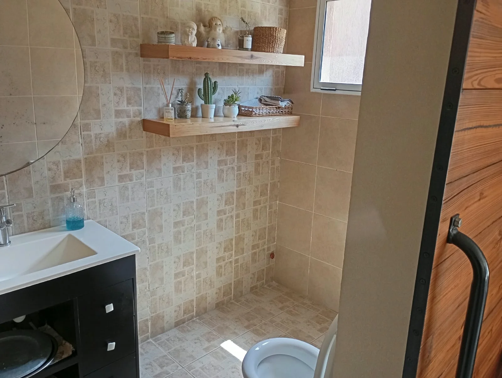 BRAGADO - VENTA - UNA EXCELENTE PROPIEDAD EN INMEJORABLE ESTADO. CONSTRUCCION DE 12 AÑOS - REGIA UBICACION- 290 M2 CUBIERTOS - 360 M2 DE TERRENO. CONSULTAS Y VALORES PERSONALMENTE EN SAAVEDRA 30 - BRAGADO