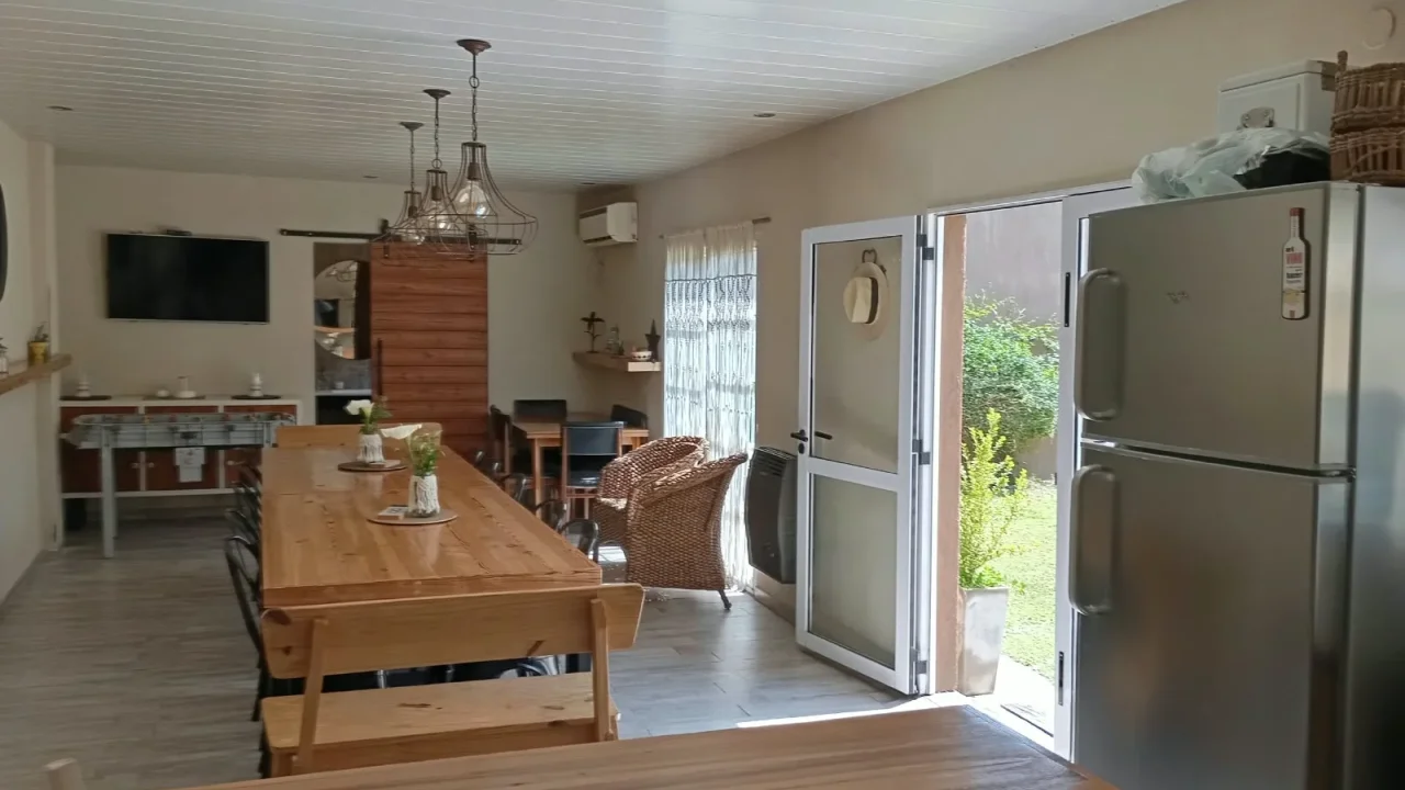 BRAGADO - VENTA - UNA EXCELENTE PROPIEDAD EN INMEJORABLE ESTADO. CONSTRUCCION DE 12 AÑOS - REGIA UBICACION- 290 M2 CUBIERTOS - 360 M2 DE TERRENO. CONSULTAS Y VALORES PERSONALMENTE EN SAAVEDRA 30 - BRAGADO