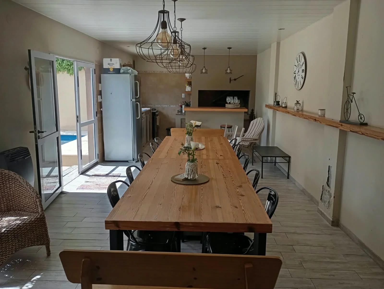 BRAGADO - VENTA - UNA EXCELENTE PROPIEDAD EN INMEJORABLE ESTADO. CONSTRUCCION DE 12 AÑOS - REGIA UBICACION- 290 M2 CUBIERTOS - 360 M2 DE TERRENO. CONSULTAS Y VALORES PERSONALMENTE EN SAAVEDRA 30 - BRAGADO
