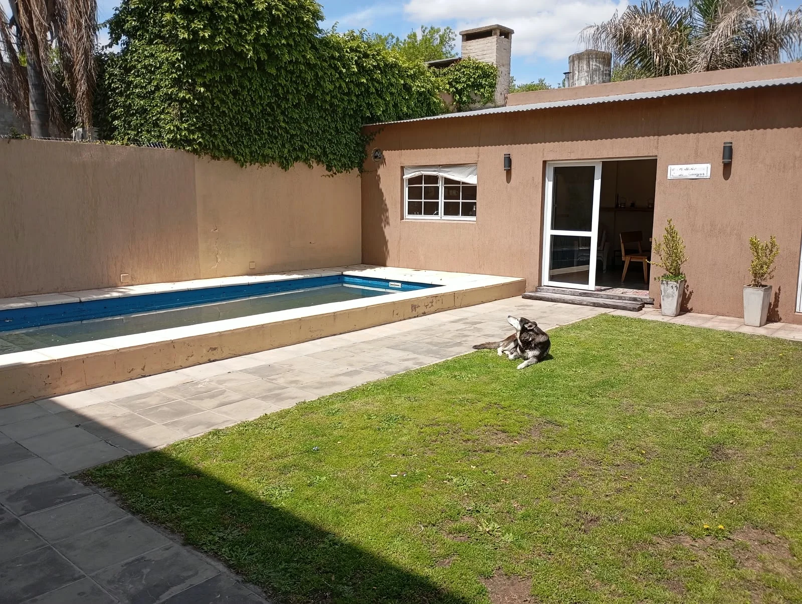 BRAGADO - VENTA - UNA EXCELENTE PROPIEDAD EN INMEJORABLE ESTADO. CONSTRUCCION DE 12 AÑOS - REGIA UBICACION- 290 M2 CUBIERTOS - 360 M2 DE TERRENO. CONSULTAS Y VALORES PERSONALMENTE EN SAAVEDRA 30 - BRAGADO