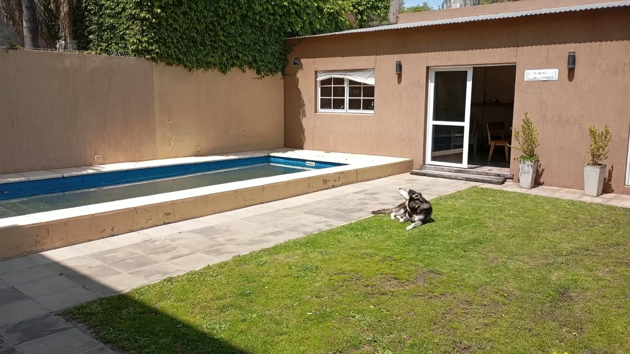 BRAGADO - VENTA - UNA EXCELENTE PROPIEDAD EN INMEJORABLE ESTADO. CONSTRUCCION DE 12 AÑOS - REGIA UBICACION- 290 M2 CUBIERTOS - 360 M2 DE TERRENO. CONSULTAS Y VALORES PERSONALMENTE EN SAAVEDRA 30 - BRAGADO