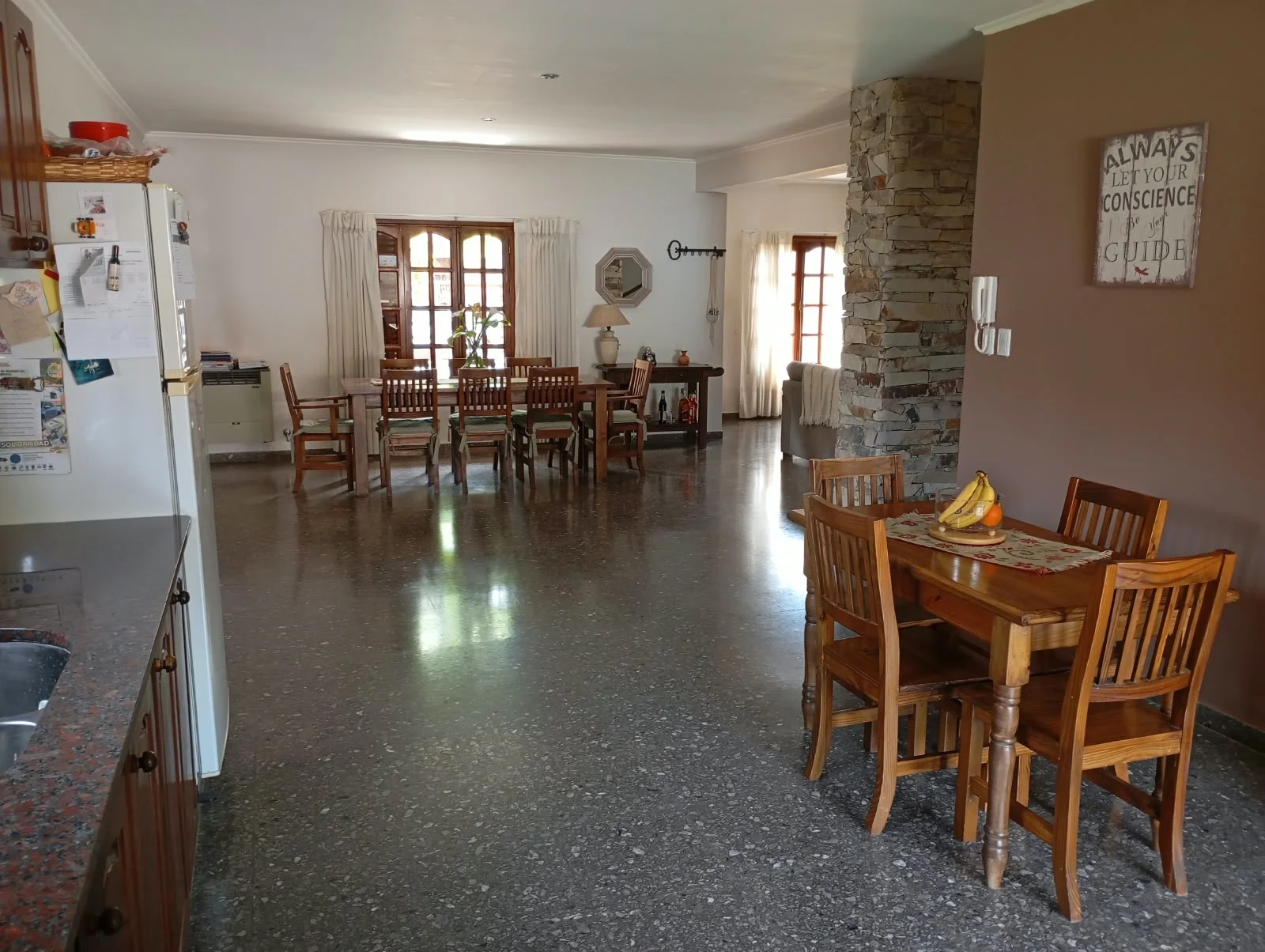 BRAGADO - VENTA - UNA EXCELENTE PROPIEDAD EN INMEJORABLE ESTADO. CONSTRUCCION DE 12 AÑOS - REGIA UBICACION- 290 M2 CUBIERTOS - 360 M2 DE TERRENO. CONSULTAS Y VALORES PERSONALMENTE EN SAAVEDRA 30 - BRAGADO