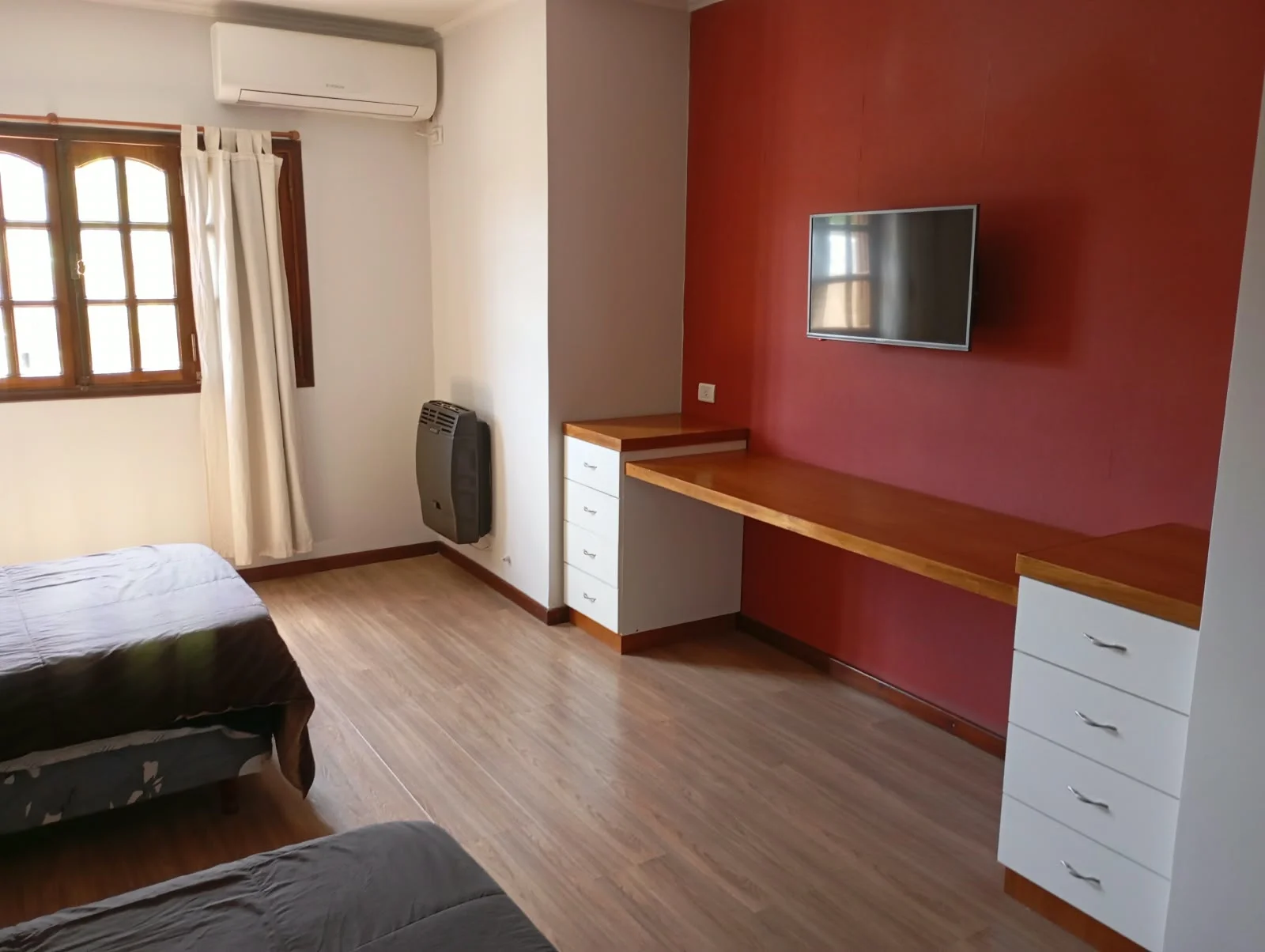 BRAGADO - VENTA - UNA EXCELENTE PROPIEDAD EN INMEJORABLE ESTADO. CONSTRUCCION DE 12 AÑOS - REGIA UBICACION- 290 M2 CUBIERTOS - 360 M2 DE TERRENO. CONSULTAS Y VALORES PERSONALMENTE EN SAAVEDRA 30 - BRAGADO