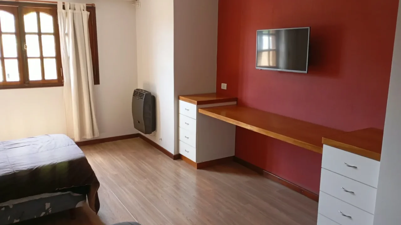 BRAGADO - VENTA - UNA EXCELENTE PROPIEDAD EN INMEJORABLE ESTADO. CONSTRUCCION DE 12 AÑOS - REGIA UBICACION- 290 M2 CUBIERTOS - 360 M2 DE TERRENO. CONSULTAS Y VALORES PERSONALMENTE EN SAAVEDRA 30 - BRAGADO