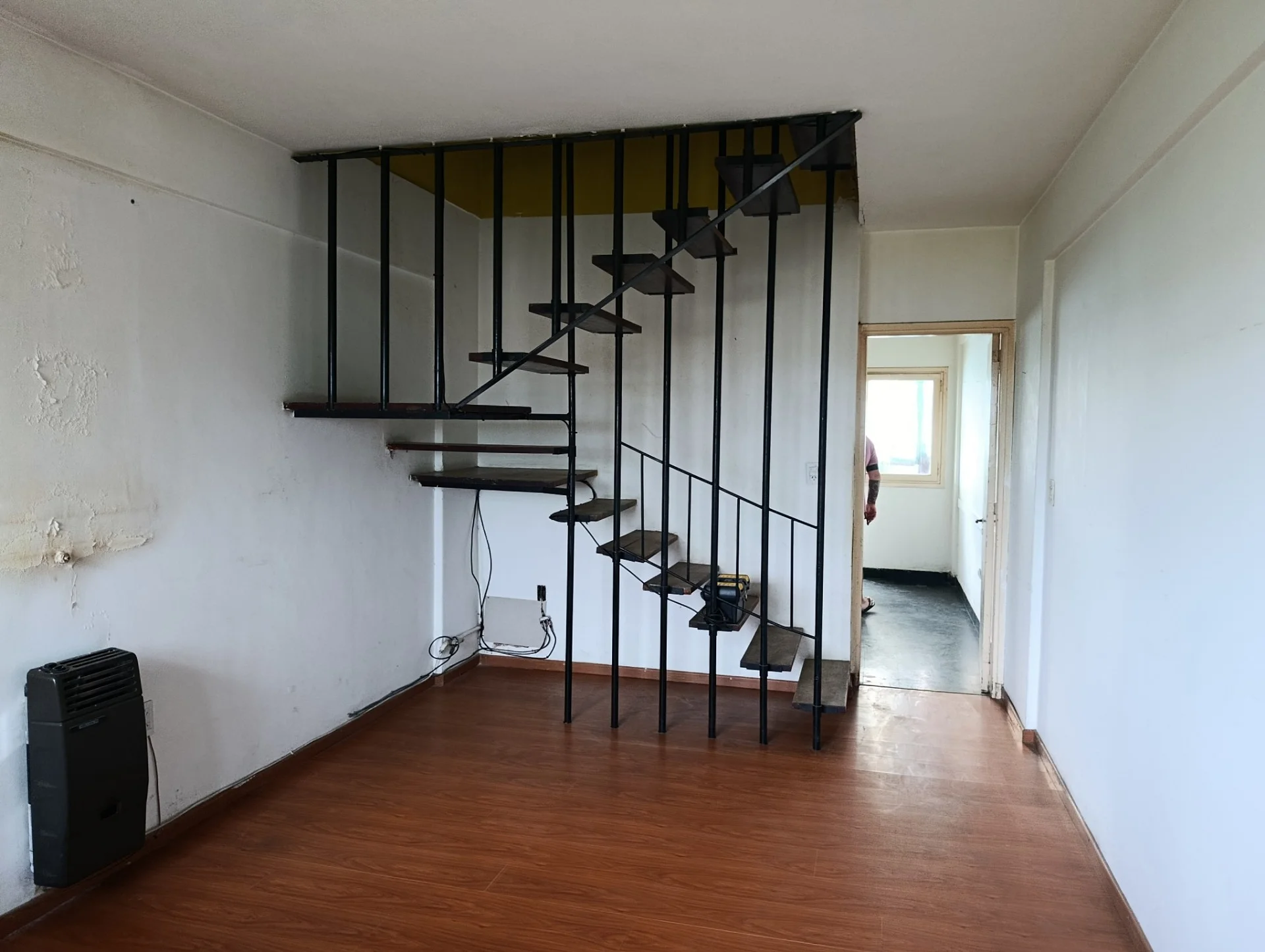 BRAGADO - VENTA - U$S. 35.000.- EDIFICIO "LA ESTACION" DUPLEX DE 3 AMPBIENTES - PRECIO PARA VENDER ! CONSULTAS SAAVEDRA 30 BRAGADO