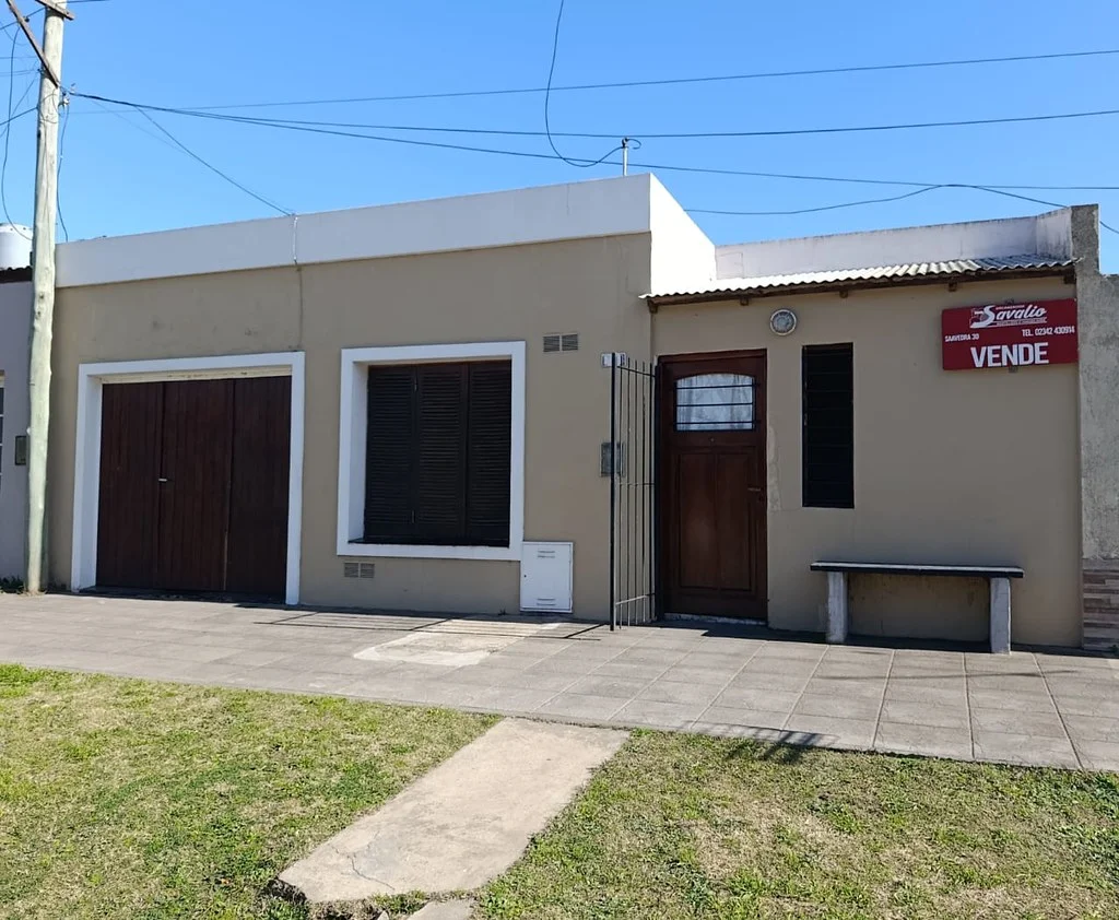 BRAGADO - VENTA - CALLE DR. CORTE ENTRE GRAL PAZ Y ESCALADA . CASA - PH. 1 DORMITORIO, BAÑO, LIVING. COCINA COMEDOR, GARAJE Y PATIO. TODOS LOS SERVICIOS. ASFALTO. U$S. 36.000.-