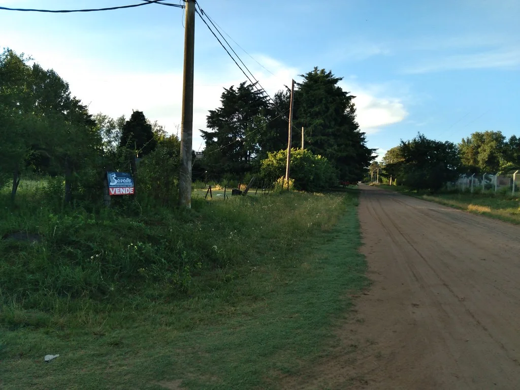 BRAGADO - VENTA - ENTRE RIOS Y DORREGO - Barrio La Esperanza I. Terreno 40 x 50 con gas y luz. Consultas , informes y valores únicamente en forma personal en N / oficinas de calle SAAVEDRA 30 . BRAGADO