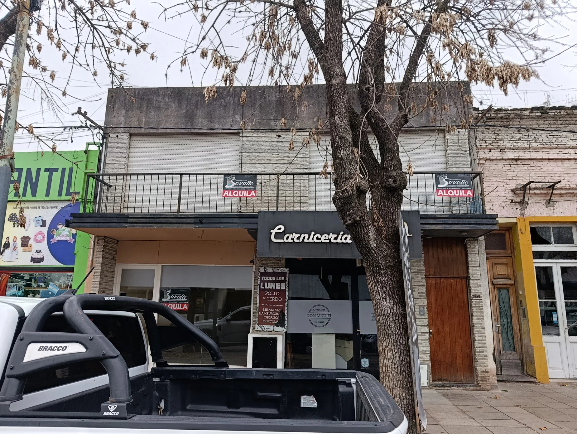 BRAGADO - ALQUILER - DTO EN PLANTA ALTA X ESCALERA - 1 PISO. RIVADAVIA . FTE "LA ANONIMA" 3 DORMITORIOS Y DEPENEDENCIAS, PATIO. $.600.000 INICIAL. UNICAMENTE C/ GARANTIA PROPIETARIA. SAAVEDRA 30 - BRAGADO