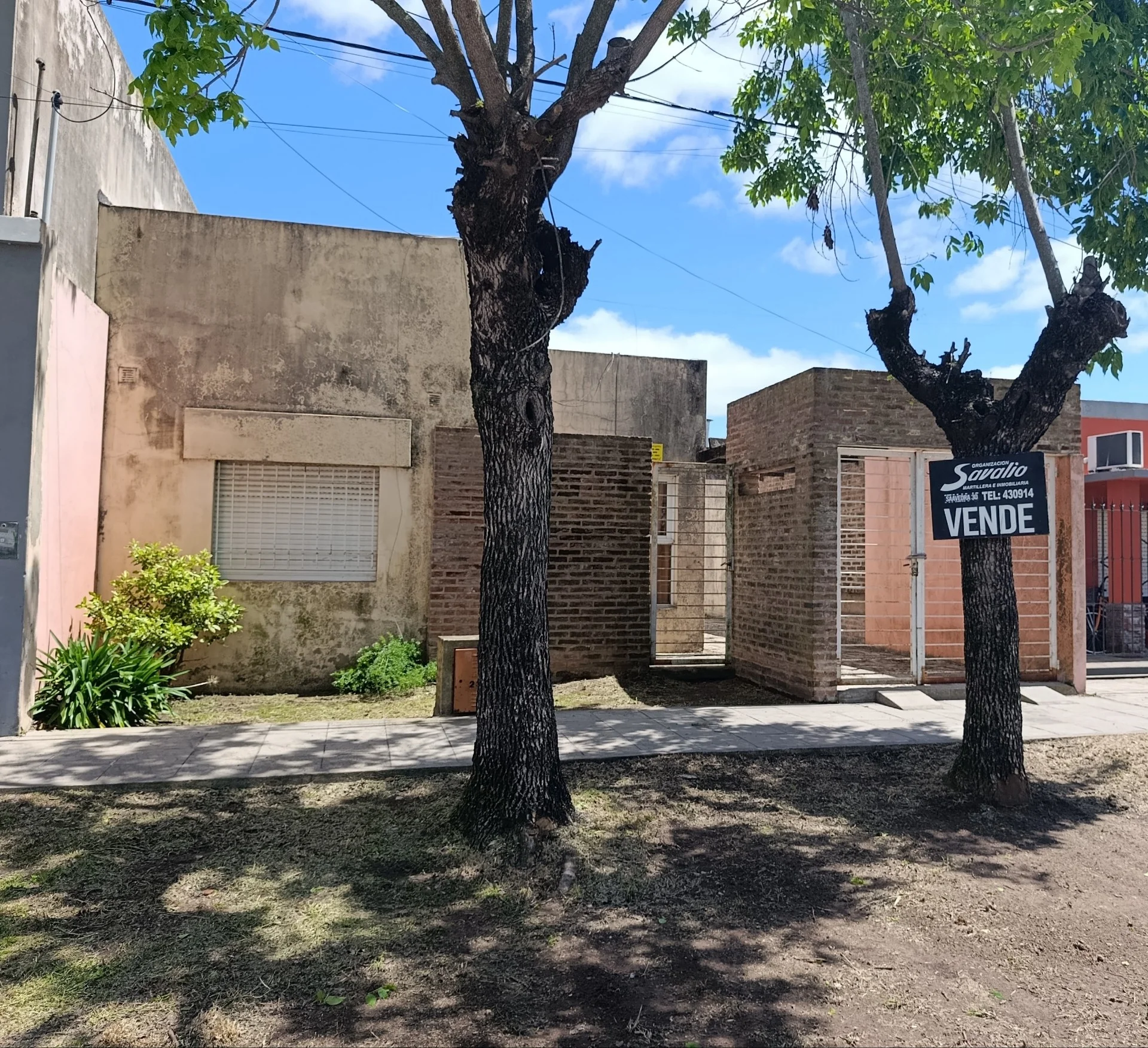 U$S. 40.000.- NUEVO INGRESO !! VENTA - CASA - GIANCINTI N°233- BRAGADO - CASA CON GRAN LOTE- 2 DORMITORIOS,BAÑO, COCINA COMEDOR, ENTRADA PARA AUTOS. ASFALTO. ZONA CON TODOS LOS SERIVCIOS.