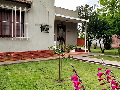 EN VENTA ➡️ CASA CON PILETA