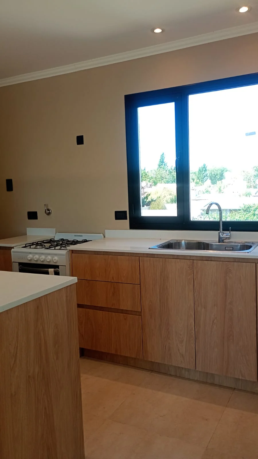 EN VENTA, DEPARTAMENTO UBICADO SOBRE CALLE 12 DE OCTUBRE N° 1715
