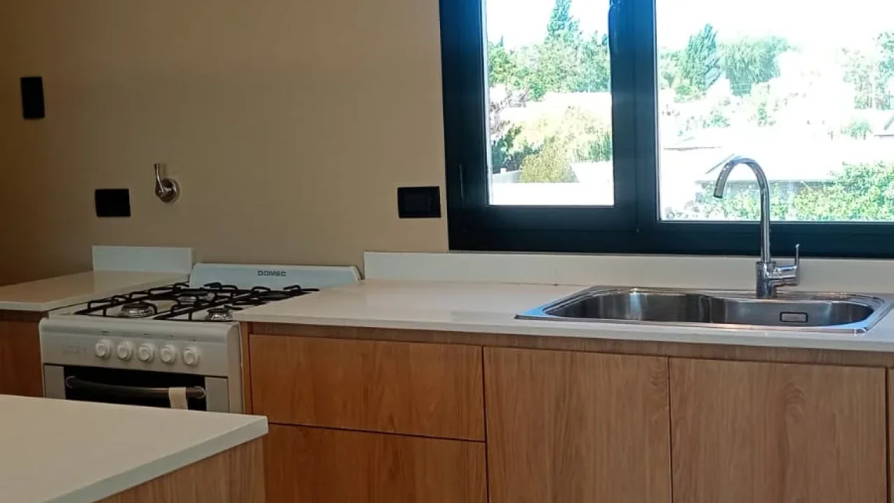 EN VENTA, DEPARTAMENTO UBICADO SOBRE CALLE 12 DE OCTUBRE N° 1715