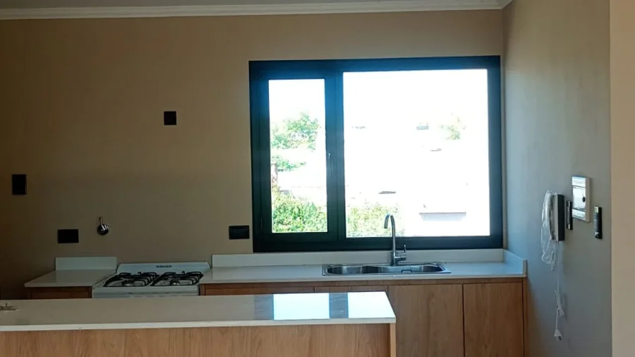 EN VENTA, DEPARTAMENTO UBICADO SOBRE CALLE 12 DE OCTUBRE N° 1715