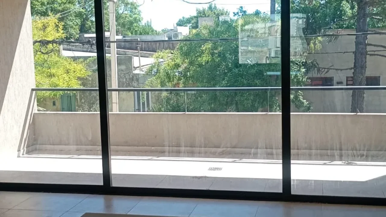 EN VENTA, DEPARTAMENTO UBICADO SOBRE CALLE 12 DE OCTUBRE N° 1715