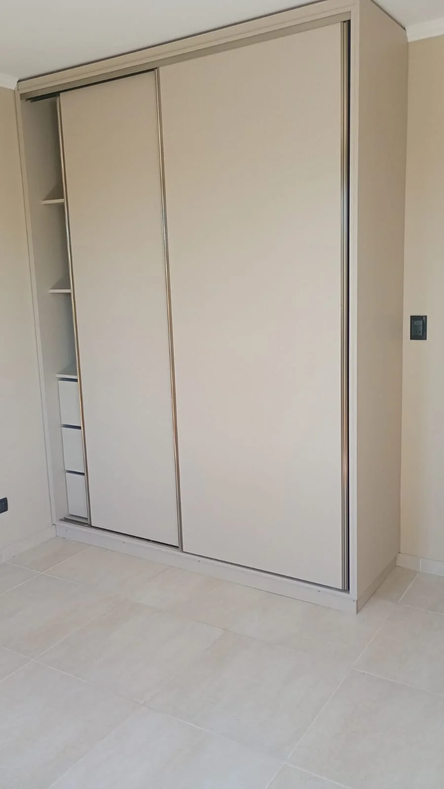EN VENTA, DEPARTAMENTO UBICADO SOBRE CALLE 12 DE OCTUBRE N° 1715