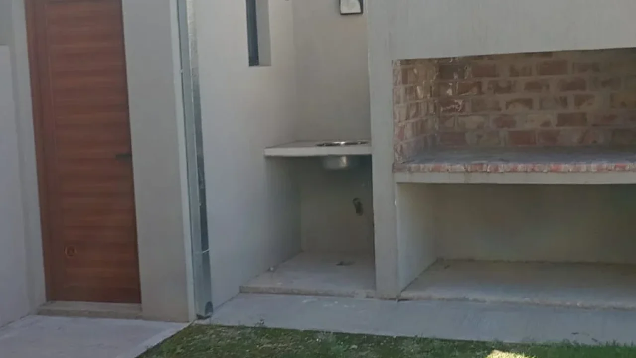 EN VENTA, DEPARTAMENTO UBICADO SOBRE CALLE 12 DE OCTUBRE N° 1715