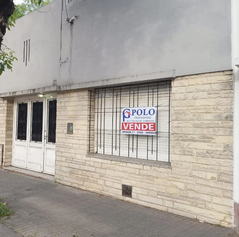 EN VENTA, CASA UBICADA SOBRE CALLE HIPÓLITO IRIGOYEN N°391