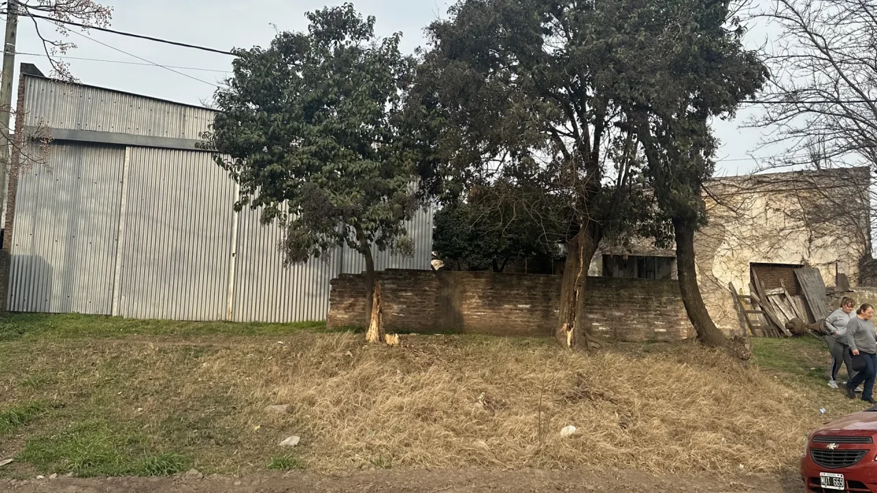 Galpon Germán Vega e / Pellegrini y Belgrano