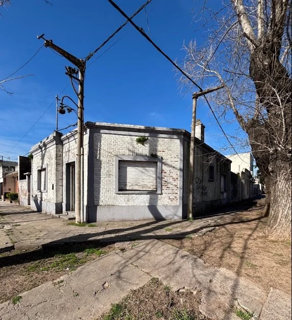 VENTA - ESQUINA BRANDSEN Y AVELLANEDA